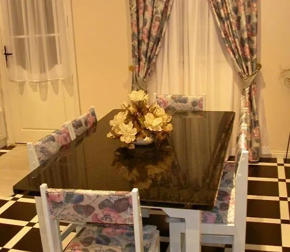 Moradia Familiar Novavista - T3 Hostal *